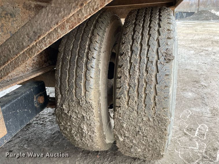 image for item MA9817 2006 Apache  equipment trailer