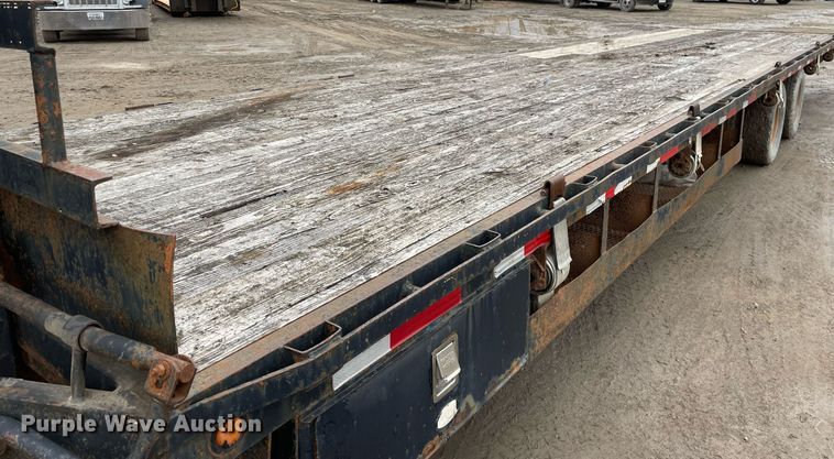 image for item MA9817 2006 Apache  equipment trailer