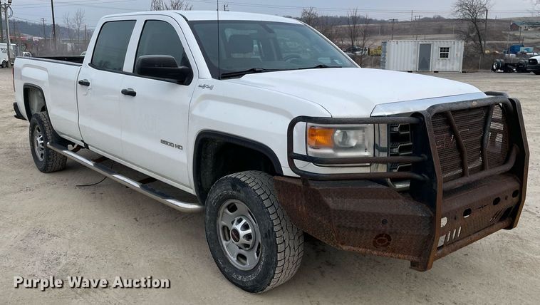 image for item MA9822 2017 GMC Sierra 2500HD  Crew Cab pickup truck