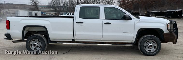 image for item MA9822 2017 GMC Sierra 2500HD  Crew Cab pickup truck