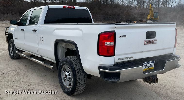 image for item MA9822 2017 GMC Sierra 2500HD  Crew Cab pickup truck
