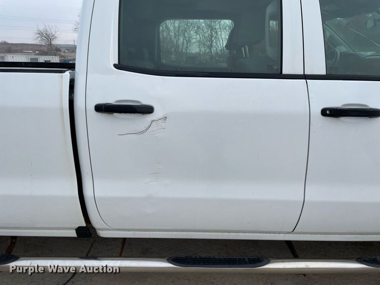 image for item MA9822 2017 GMC Sierra 2500HD  Crew Cab pickup truck