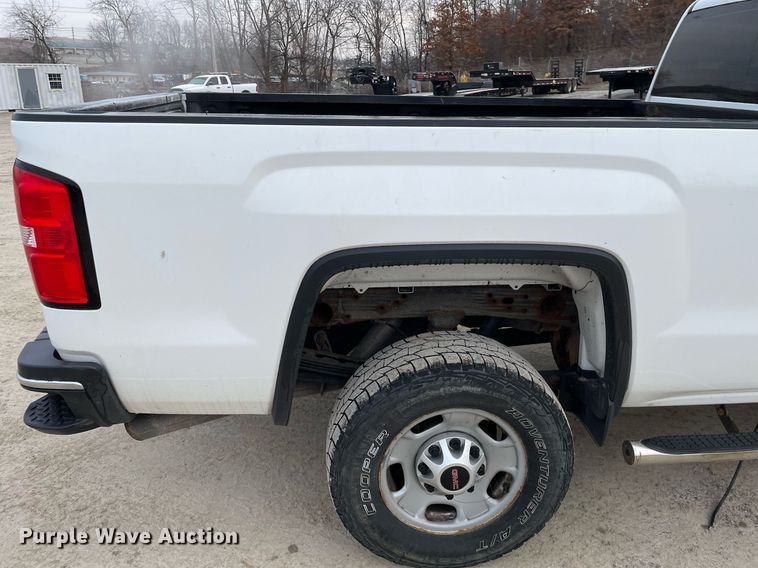 image for item MA9822 2017 GMC Sierra 2500HD  Crew Cab pickup truck