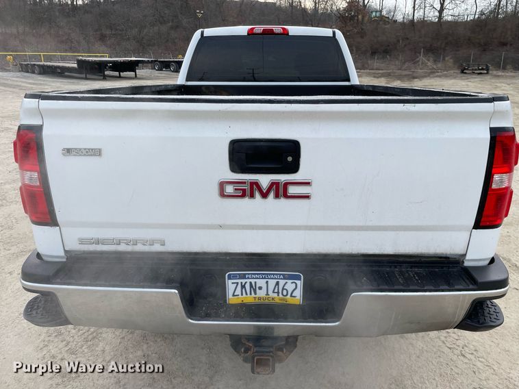 image for item MA9822 2017 GMC Sierra 2500HD  Crew Cab pickup truck