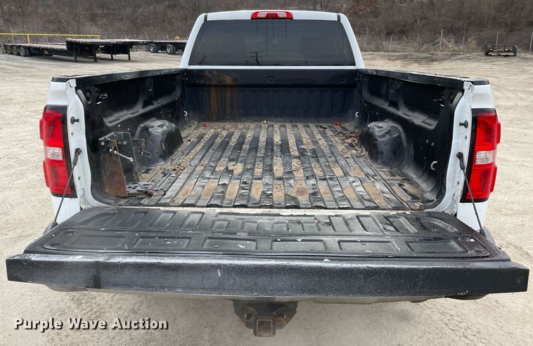 image for item MA9822 2017 GMC Sierra 2500HD  Crew Cab pickup truck