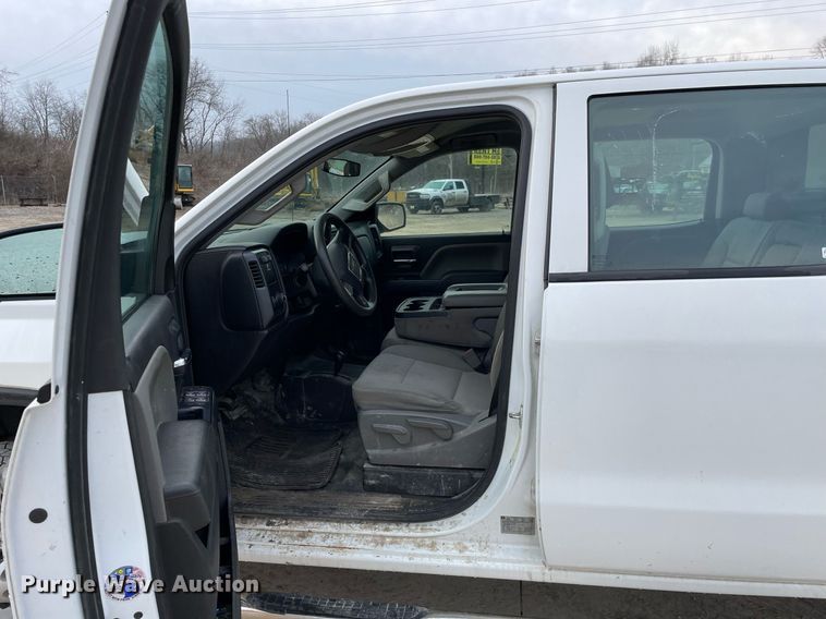 image for item MA9822 2017 GMC Sierra 2500HD  Crew Cab pickup truck