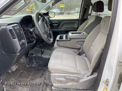 image for item MA9822 2017 GMC Sierra 2500HD  Crew Cab pickup truck