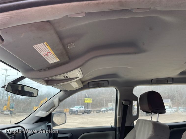 image for item MA9822 2017 GMC Sierra 2500HD  Crew Cab pickup truck