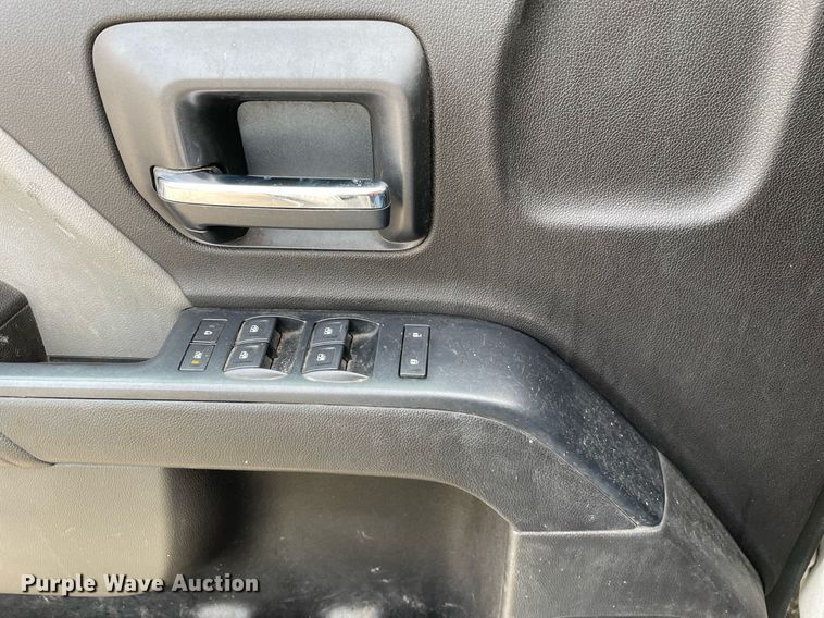 image for item MA9822 2017 GMC Sierra 2500HD  Crew Cab pickup truck