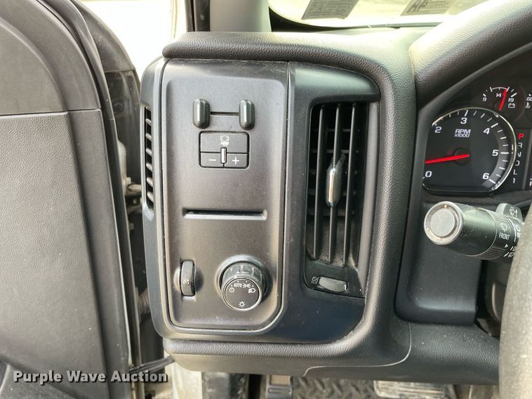 image for item MA9822 2017 GMC Sierra 2500HD  Crew Cab pickup truck