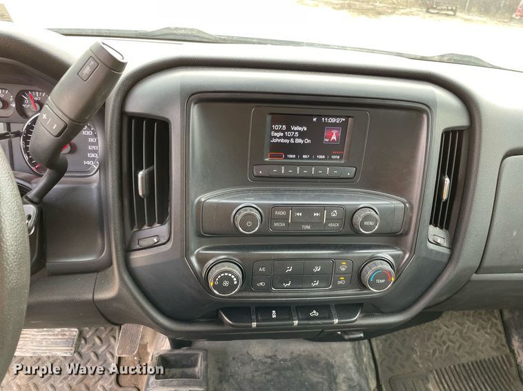 image for item MA9822 2017 GMC Sierra 2500HD  Crew Cab pickup truck