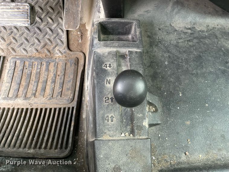 image for item MA9822 2017 GMC Sierra 2500HD  Crew Cab pickup truck