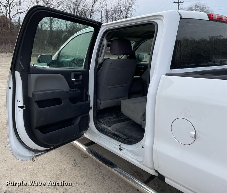 image for item MA9822 2017 GMC Sierra 2500HD  Crew Cab pickup truck