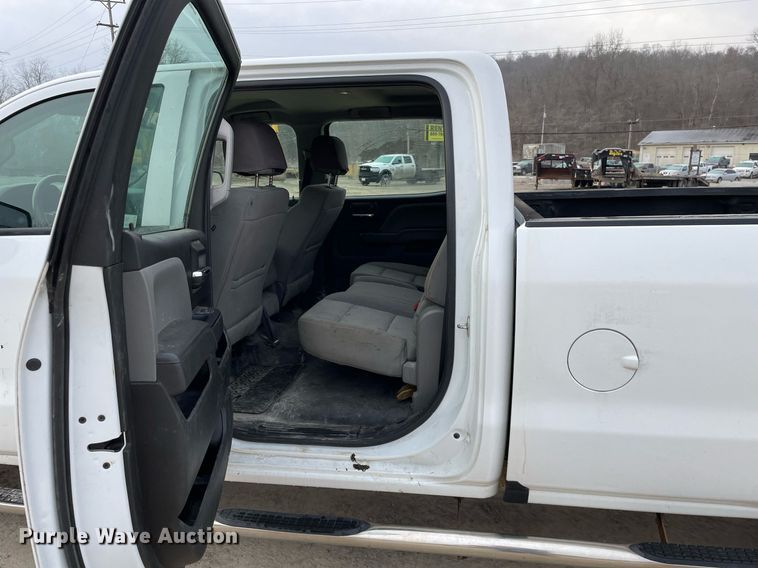 image for item MA9822 2017 GMC Sierra 2500HD  Crew Cab pickup truck