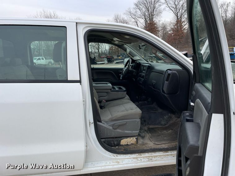 image for item MA9822 2017 GMC Sierra 2500HD  Crew Cab pickup truck