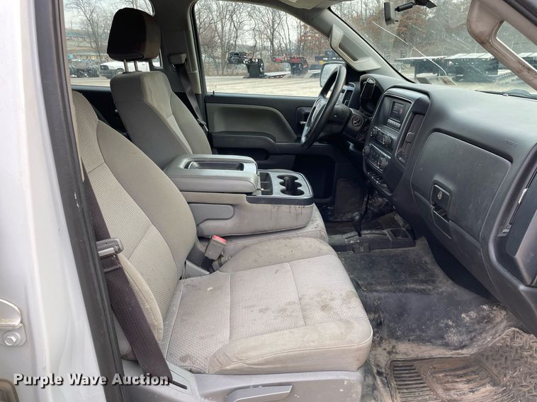 image for item MA9822 2017 GMC Sierra 2500HD  Crew Cab pickup truck