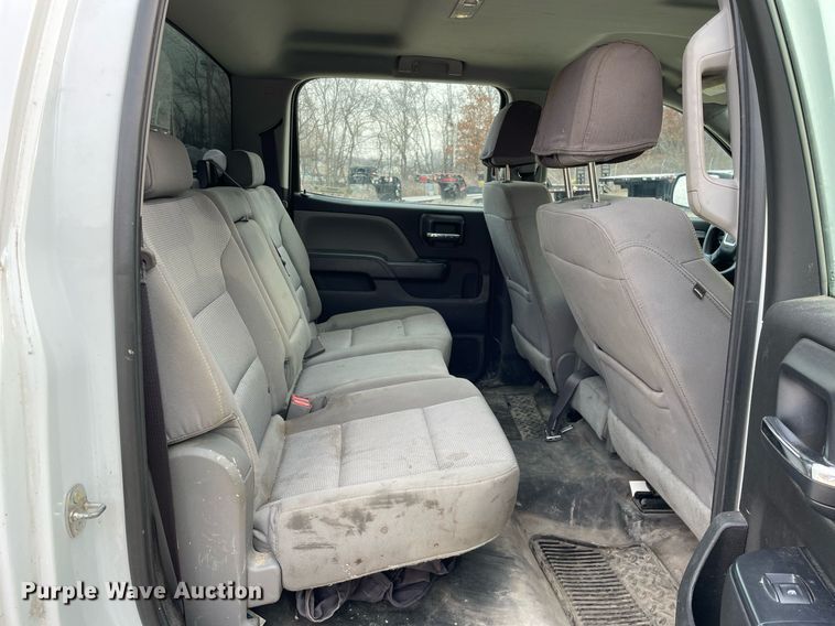 image for item MA9822 2017 GMC Sierra 2500HD  Crew Cab pickup truck