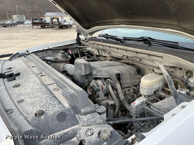 image for item MA9822 2017 GMC Sierra 2500HD  Crew Cab pickup truck