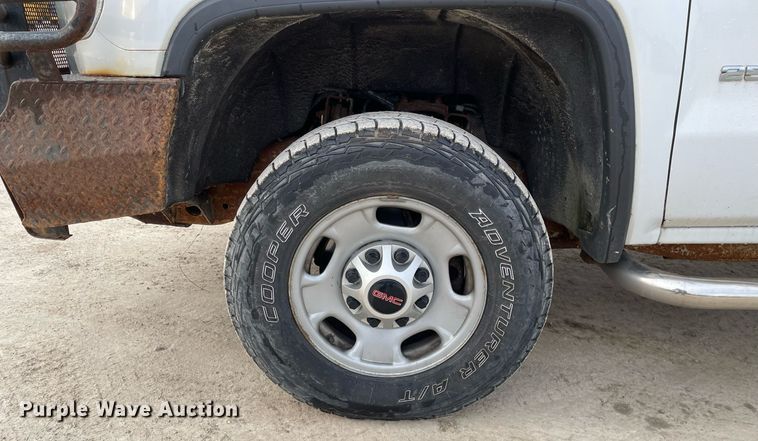 image for item MA9822 2017 GMC Sierra 2500HD  Crew Cab pickup truck