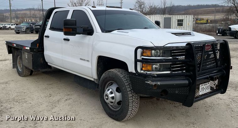 image for item MA9823 2017 Chevrolet Silverado 3500HD  Crew Cab flatbed pickup truck