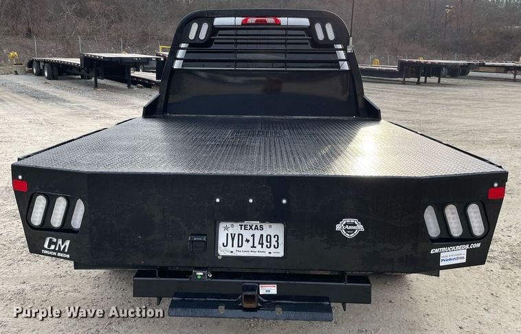 image for item MA9823 2017 Chevrolet Silverado 3500HD  Crew Cab flatbed pickup truck