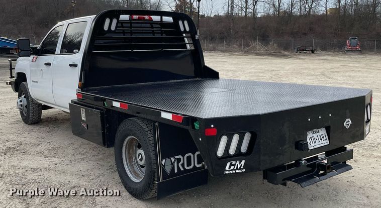 image for item MA9823 2017 Chevrolet Silverado 3500HD  Crew Cab flatbed pickup truck