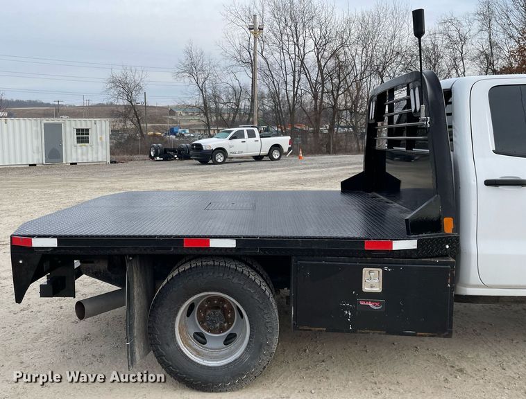 image for item MA9823 2017 Chevrolet Silverado 3500HD  Crew Cab flatbed pickup truck