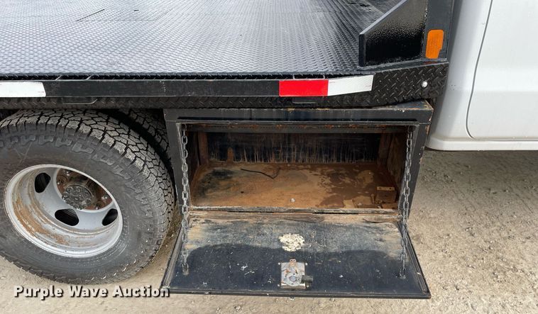 image for item MA9823 2017 Chevrolet Silverado 3500HD  Crew Cab flatbed pickup truck