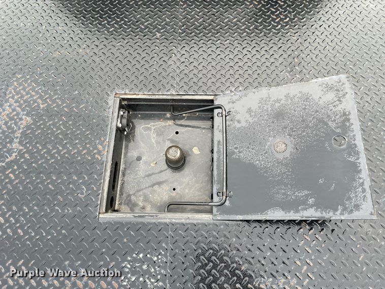 image for item MA9823 2017 Chevrolet Silverado 3500HD  Crew Cab flatbed pickup truck