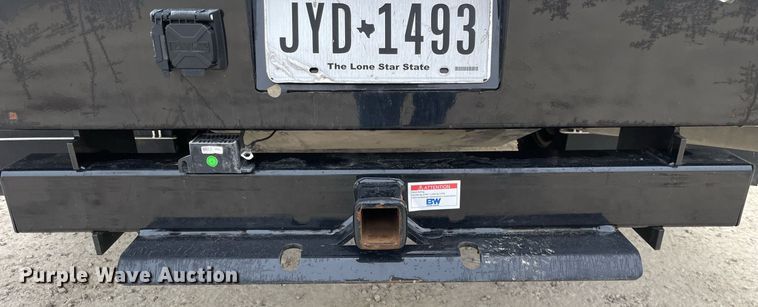 image for item MA9823 2017 Chevrolet Silverado 3500HD  Crew Cab flatbed pickup truck