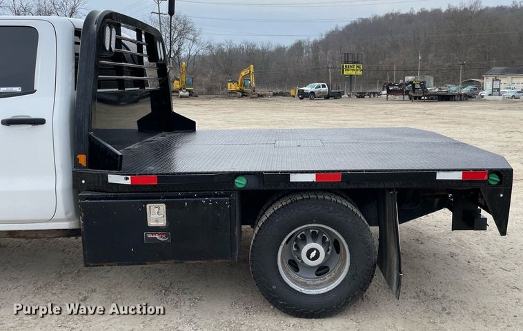 image for item MA9823 2017 Chevrolet Silverado 3500HD  Crew Cab flatbed pickup truck