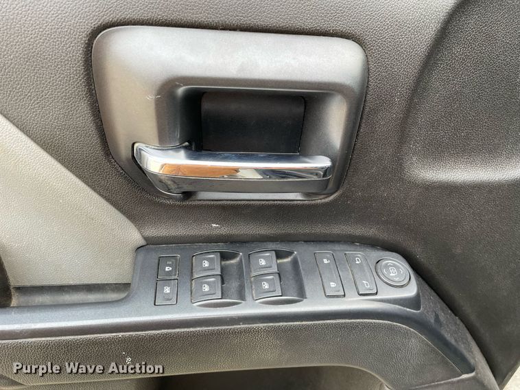 image for item MA9823 2017 Chevrolet Silverado 3500HD  Crew Cab flatbed pickup truck