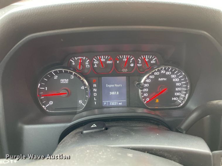 image for item MA9823 2017 Chevrolet Silverado 3500HD  Crew Cab flatbed pickup truck