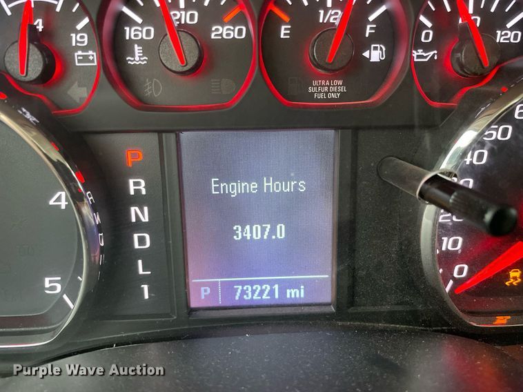 image for item MA9823 2017 Chevrolet Silverado 3500HD  Crew Cab flatbed pickup truck