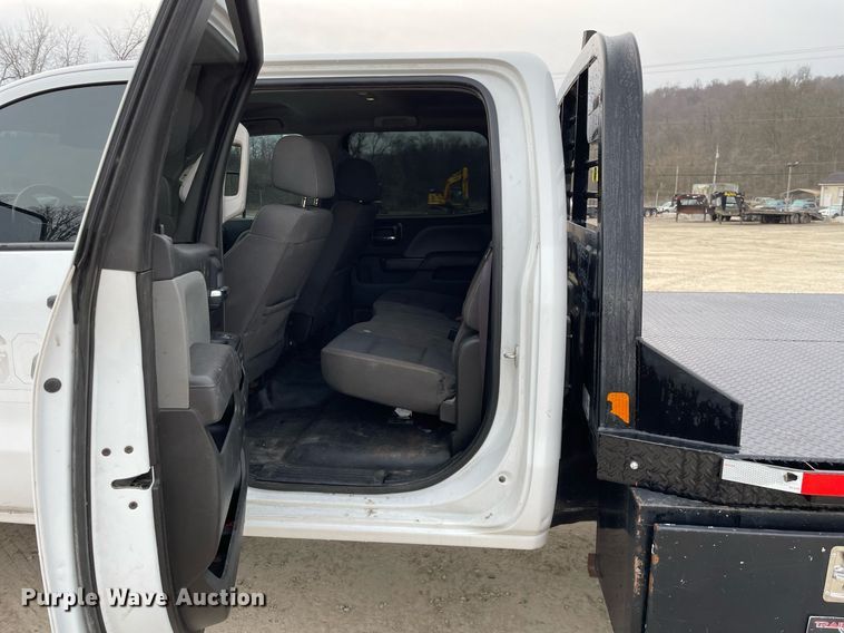 image for item MA9823 2017 Chevrolet Silverado 3500HD  Crew Cab flatbed pickup truck