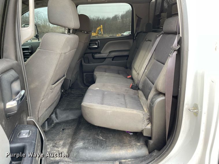 image for item MA9823 2017 Chevrolet Silverado 3500HD  Crew Cab flatbed pickup truck