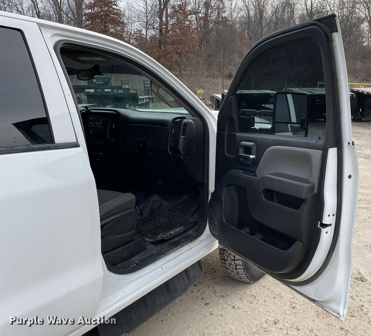 image for item MA9823 2017 Chevrolet Silverado 3500HD  Crew Cab flatbed pickup truck