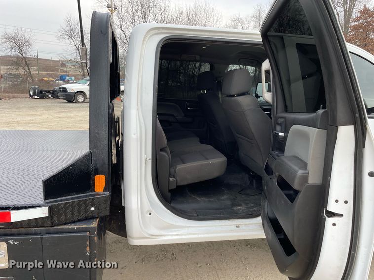 image for item MA9823 2017 Chevrolet Silverado 3500HD  Crew Cab flatbed pickup truck