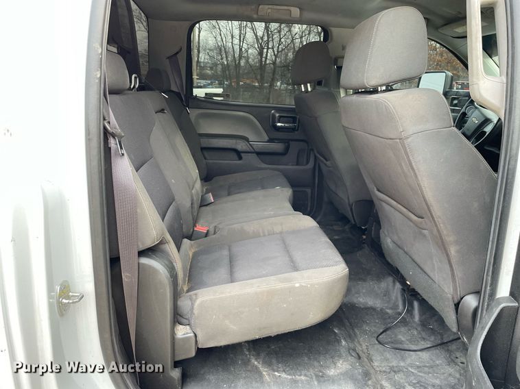 image for item MA9823 2017 Chevrolet Silverado 3500HD  Crew Cab flatbed pickup truck