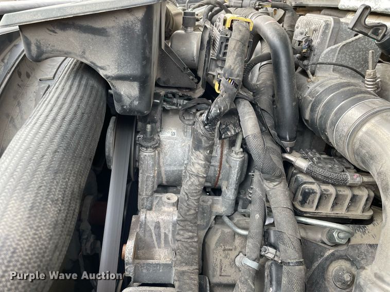 image for item MA9823 2017 Chevrolet Silverado 3500HD  Crew Cab flatbed pickup truck