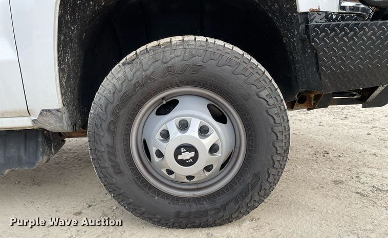 image for item MA9823 2017 Chevrolet Silverado 3500HD  Crew Cab flatbed pickup truck