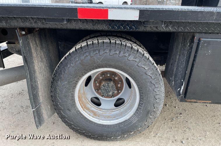 image for item MA9823 2017 Chevrolet Silverado 3500HD  Crew Cab flatbed pickup truck