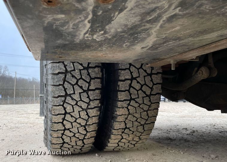 image for item MA9823 2017 Chevrolet Silverado 3500HD  Crew Cab flatbed pickup truck