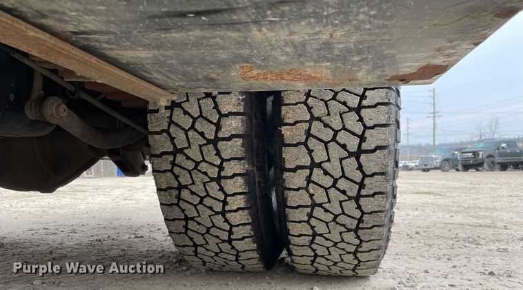 image for item MA9823 2017 Chevrolet Silverado 3500HD  Crew Cab flatbed pickup truck