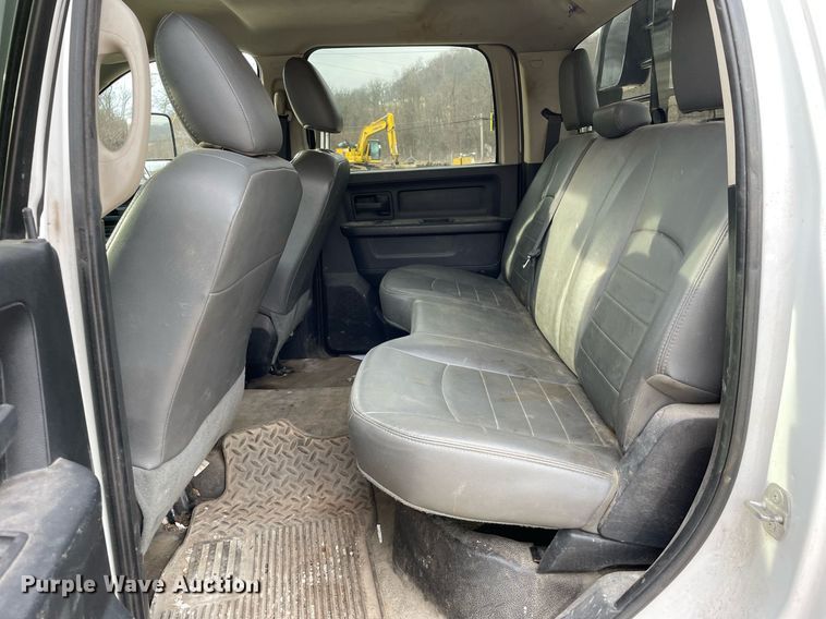 image for item MA9824 2015 Dodge Ram 5500  Crew Cab flatbed truck