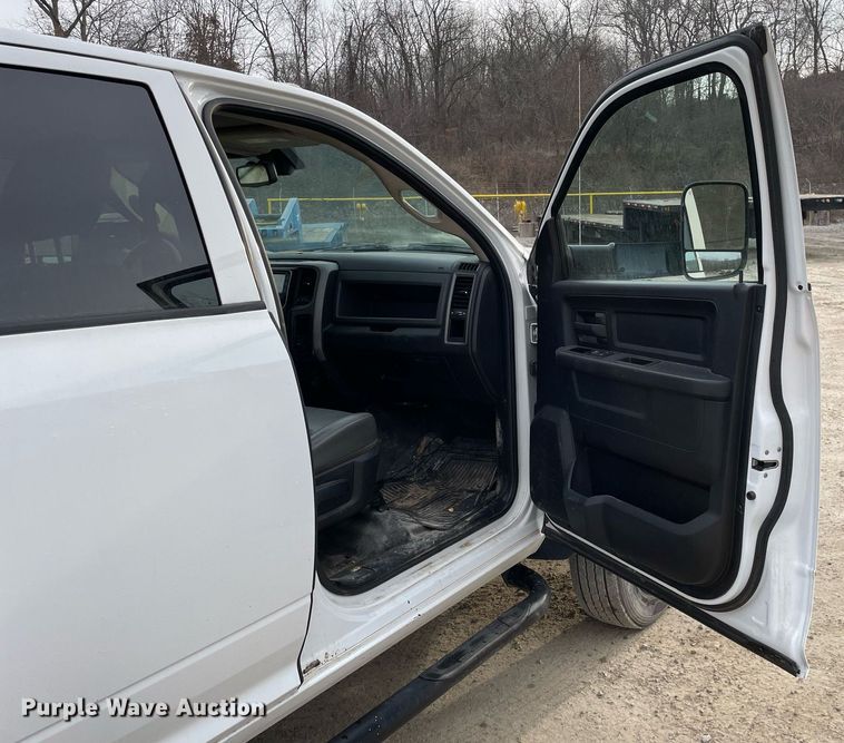 image for item MA9824 2015 Dodge Ram 5500  Crew Cab flatbed truck