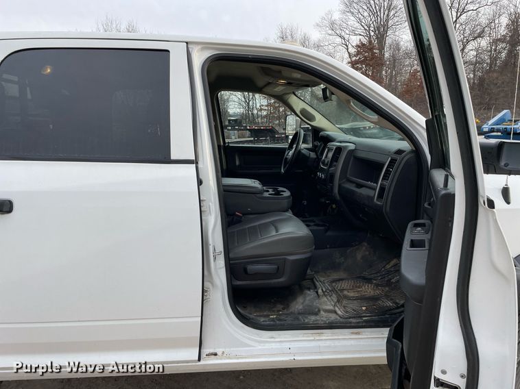 image for item MA9824 2015 Dodge Ram 5500  Crew Cab flatbed truck