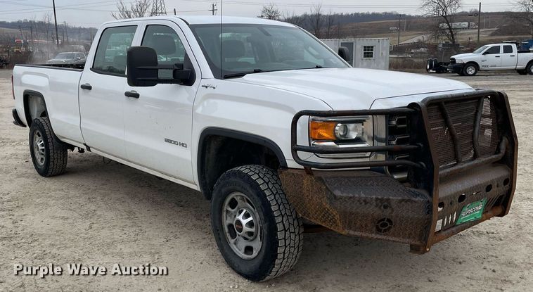 image for item MA9825 2017 GMC Sierra 2500HD  Crew Cab pickup truck