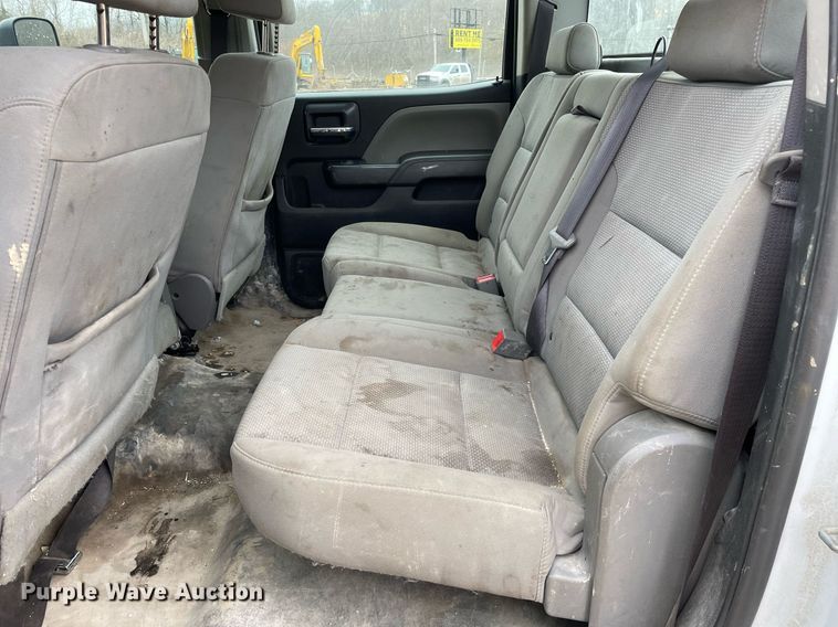 image for item MA9825 2017 GMC Sierra 2500HD  Crew Cab pickup truck