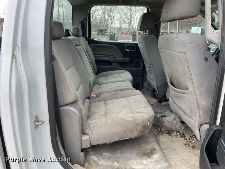 image for item MA9825 2017 GMC Sierra 2500HD  Crew Cab pickup truck